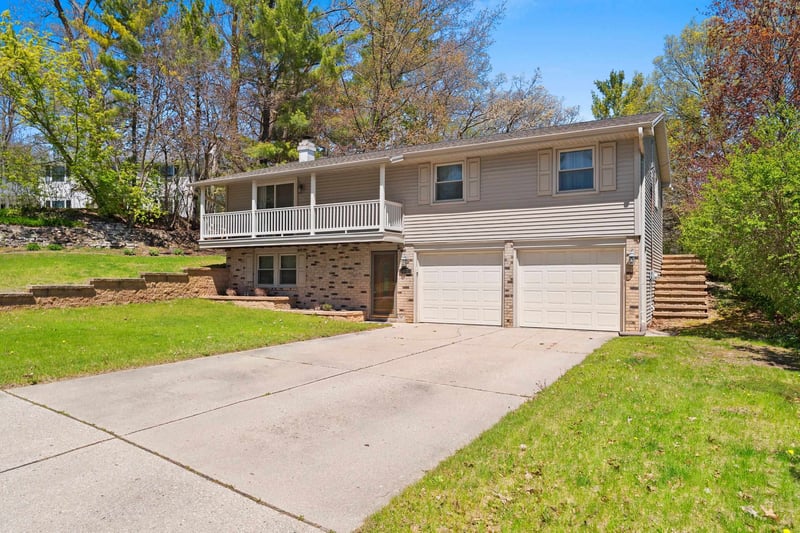 2987 Albert Dr, Green Bay, WI 54311-5901