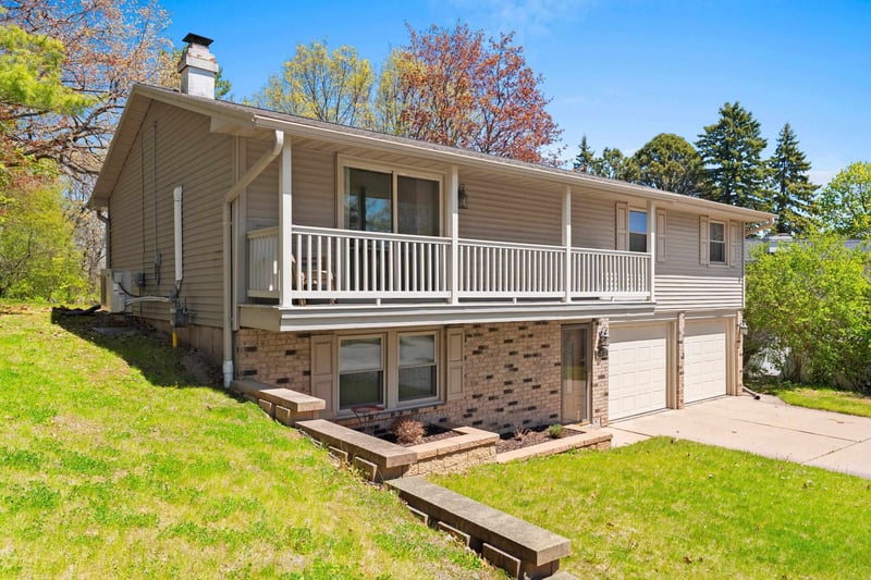 2987 Albert Dr, Green Bay, WI 54311-5901