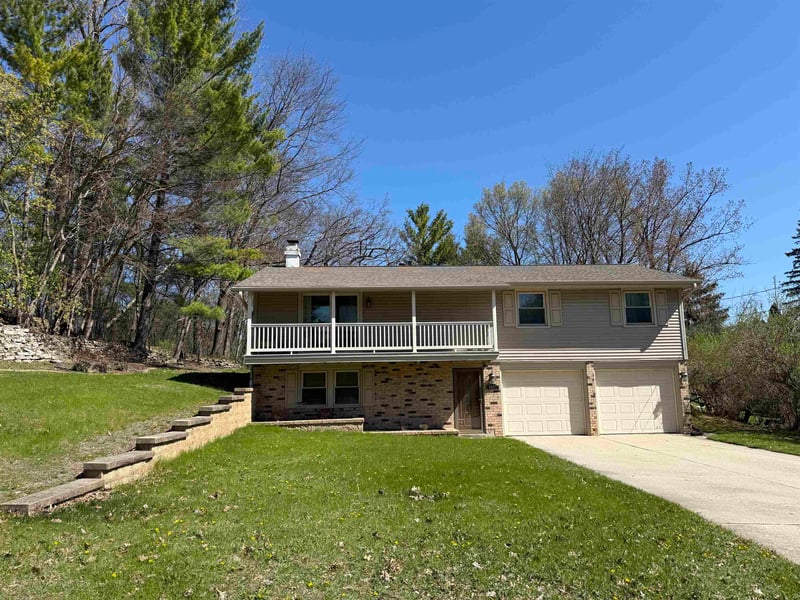 2987 Albert Dr, Green Bay, WI 54311-5901