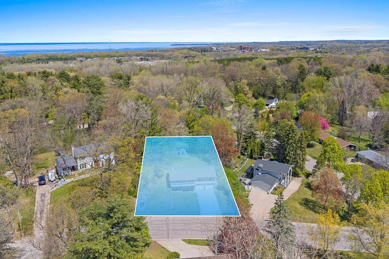 2987 Albert Dr, Green Bay, WI 54311-5901