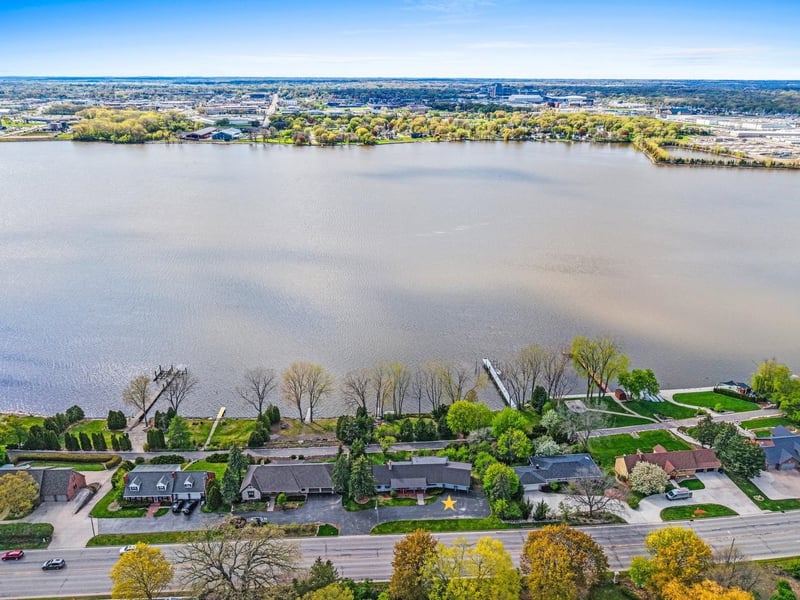 2512 Riverside Dr, Green Bay, WI 54301
