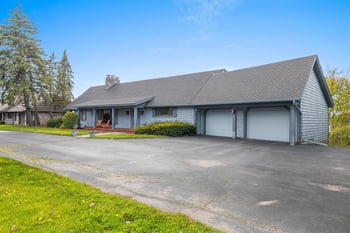 2512 Riverside Dr, Green Bay, WI 54301
