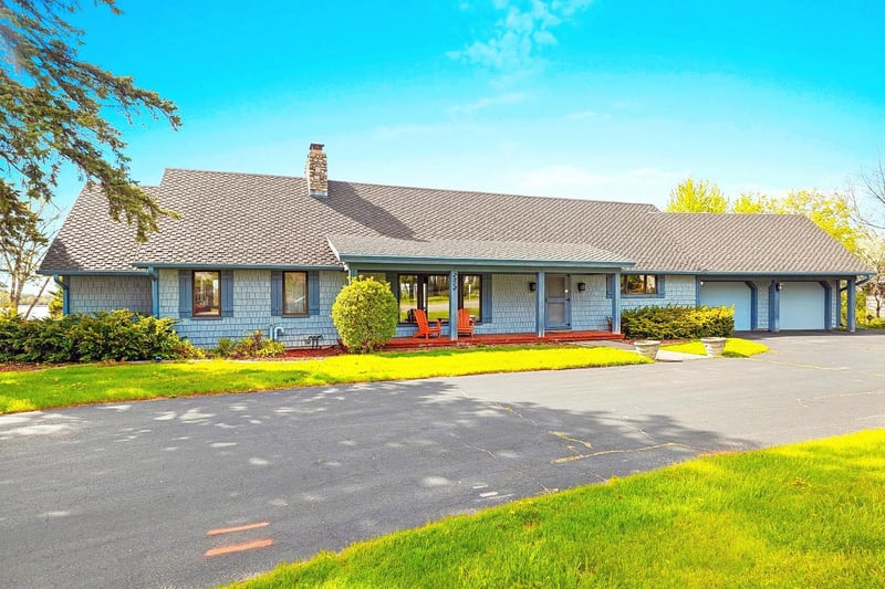 2512 Riverside Dr, Green Bay, WI 54301