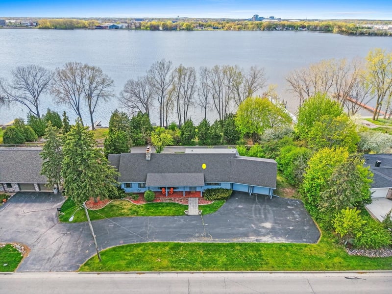 2512 Riverside Dr, Green Bay, WI 54301
