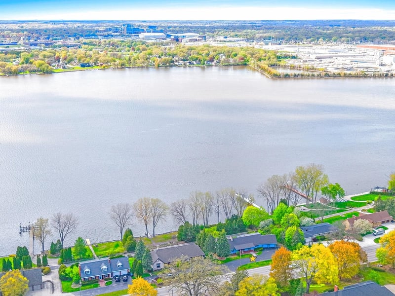 2512 Riverside Dr, Green Bay, WI 54301