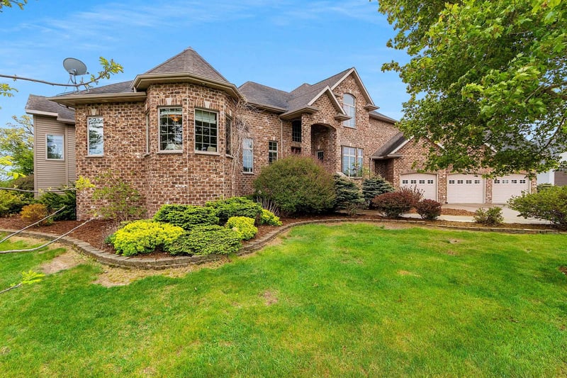 3463 Grand Meadows Crossing, Neenah, WI 54956