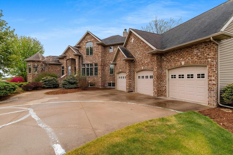 3463 Grand Meadows Crossing, Neenah, WI 54956