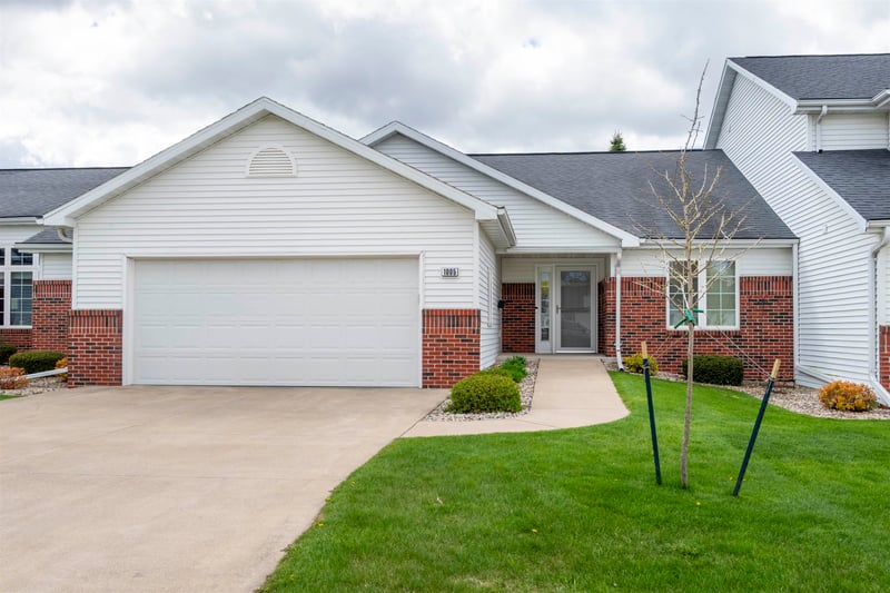 1005 Windtree Dr, Appleton, WI 54914-7223