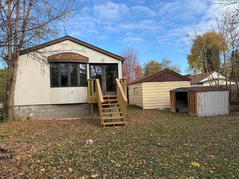 17 Linwood Ave, Oshkosh, WI 54901
