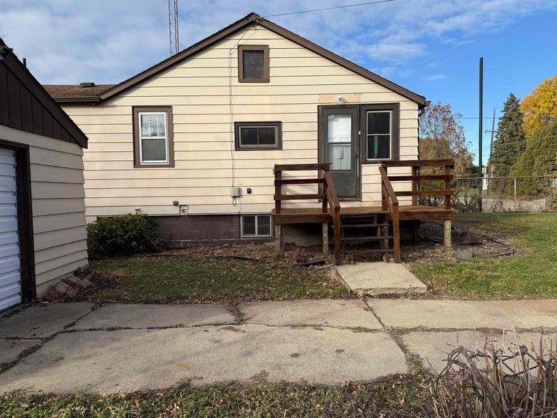 17 Linwood Ave, Oshkosh, WI 54901