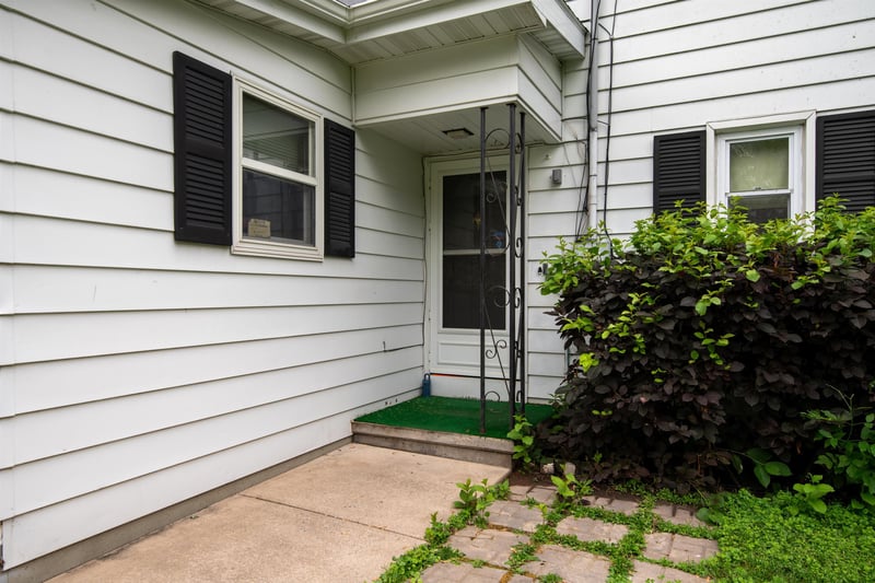 2836 Shorewood Dr, Oshkosh, WI 54901