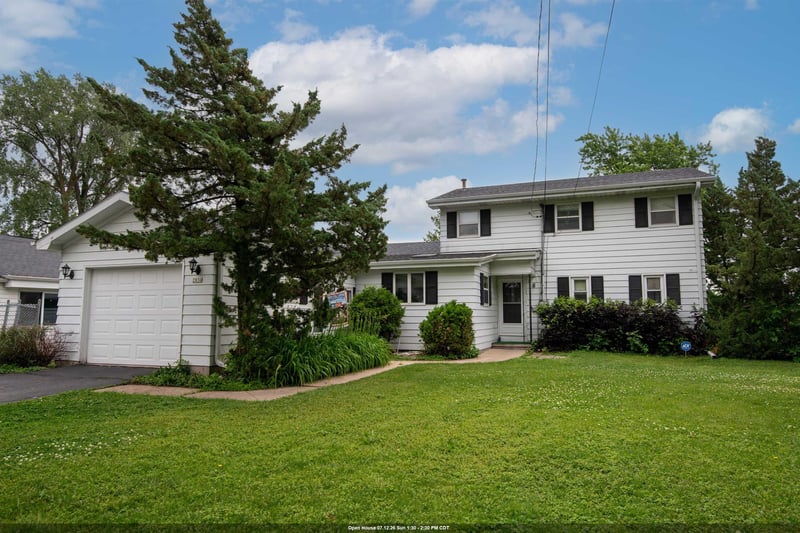 2836 Shorewood Dr, Oshkosh, WI 54901