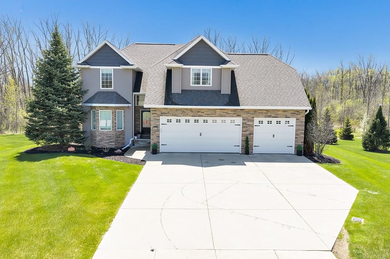 2005 Fescue Way, Suamico, WI 54313