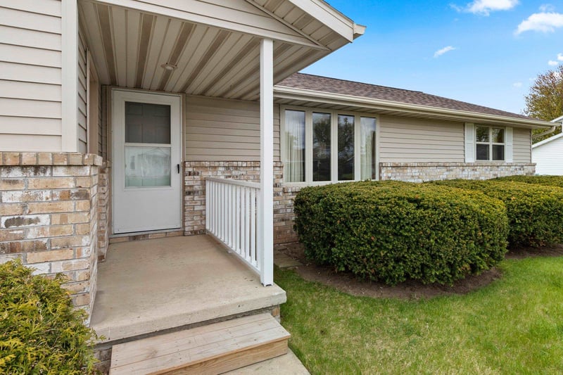 2152 Skyview St, Green Bay, WI 54311