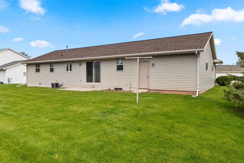 2152 Skyview St, Green Bay, WI 54311