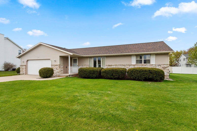 2152 Skyview St, Green Bay, WI 54311