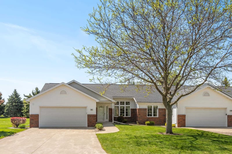901 Bent Oak Ln #77, Appleton, WI 54914-7235