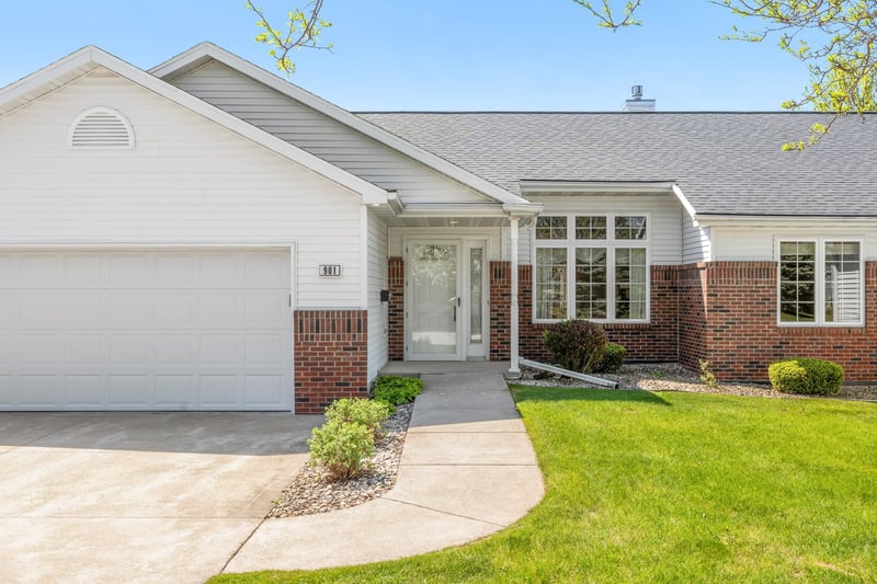 901 Bent Oak Ln #77, Appleton, WI 54914-7235