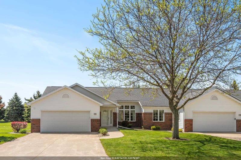 901 Bent Oak Ln #77, Appleton, WI 54914-7235