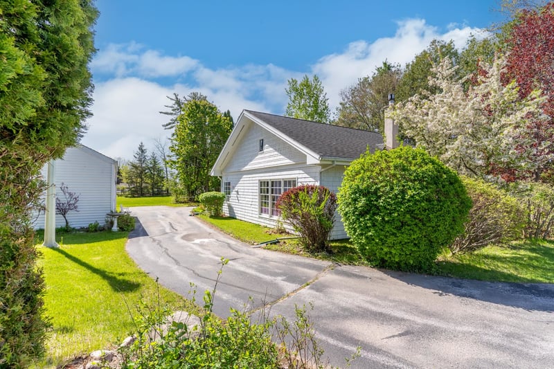 612 Main St, Oconto Falls, WI 54154