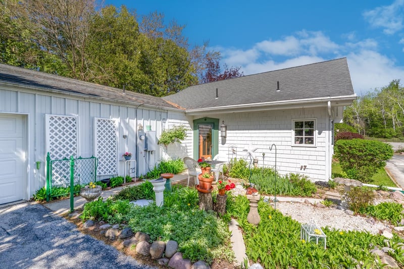 612 Main St, Oconto Falls, WI 54154