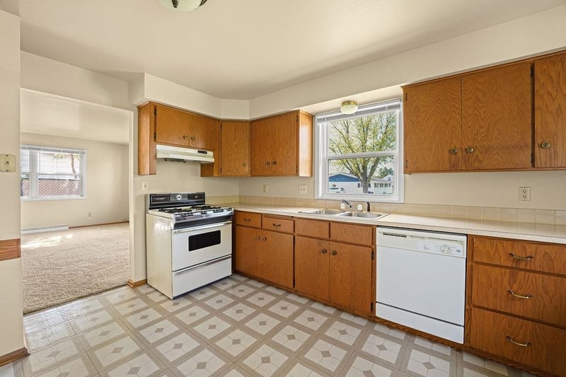 1906 Pine St, Appleton, WI 54914-5171