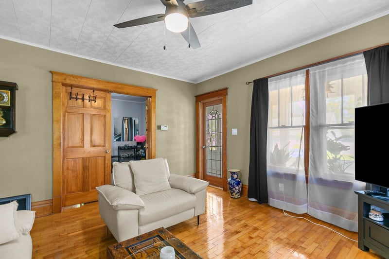 935 8th Ave, Oshkosh, WI 54902-5862