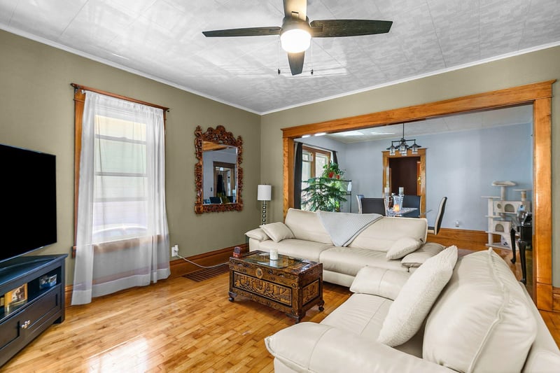 935 8th Ave, Oshkosh, WI 54902-5862
