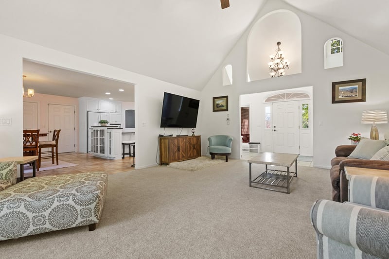 8045 Saquaro Ct, Neenah, WI 54956