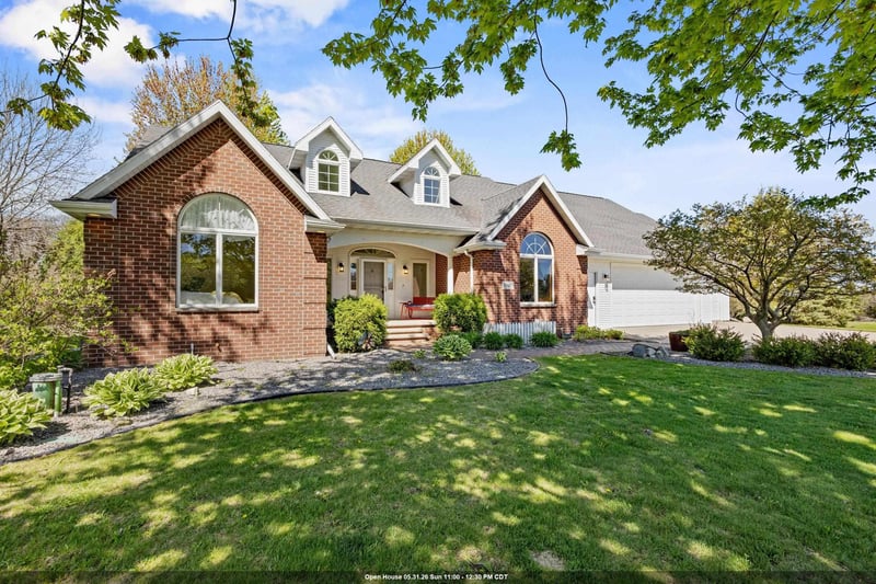 8045 Saquaro Ct, Neenah, WI 54956