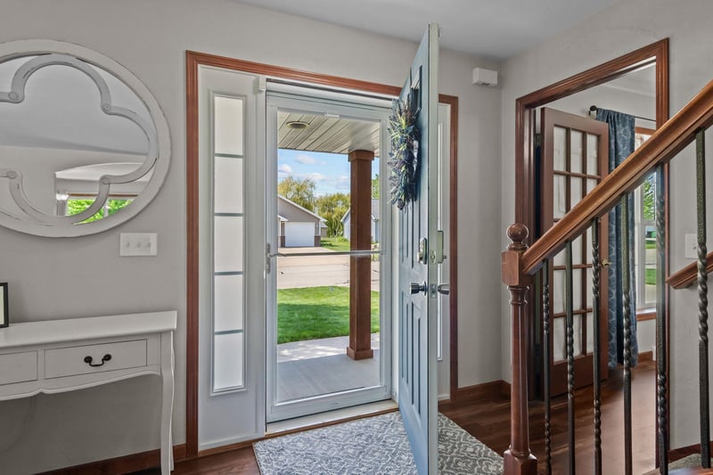 W6464 Cherrybark Cir, Menasha, WI 54952