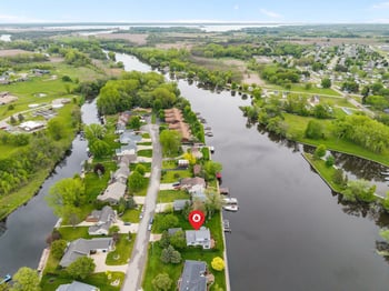 728 River Dr, Omro, WI 54963
