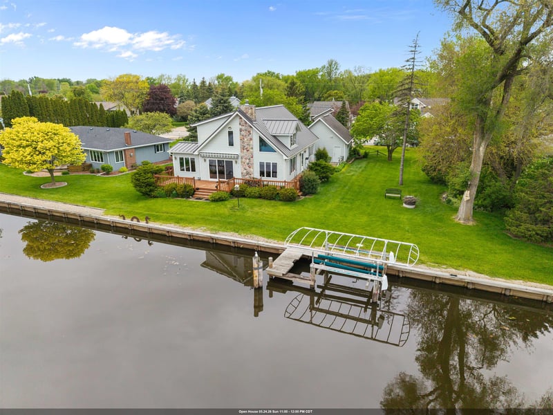 728 River Dr, Omro, WI 54963