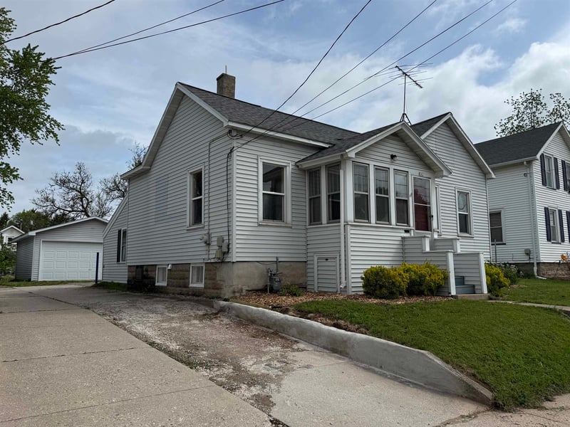 842 10th Ave, Oshkosh, WI 54902