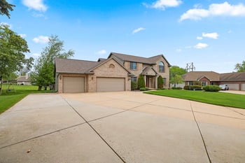 810 Windover Ct, Green Bay, WI 54313-7399