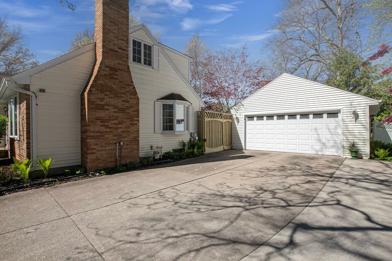 2207 Gladys Ave, Appleton, WI 54915