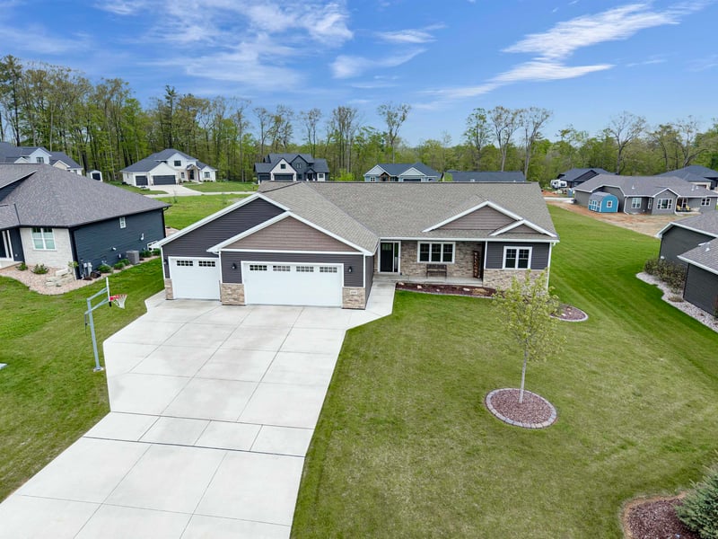 2128 Clover Field Dr, Suamico, WI 54313