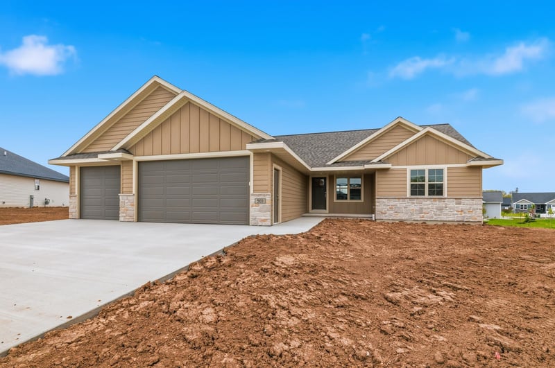 569 Emerald Isle Ct, Wrightstown, WI 54180