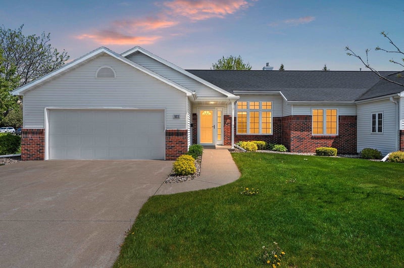 923 Windtree Dr, Appleton, WI 54914