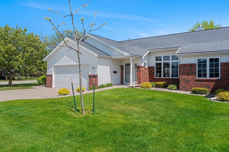 923 Windtree Dr, Appleton, WI 54914