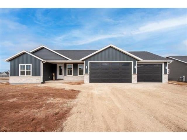 W6886 Mcallister Dr, Greenville, WI 54942