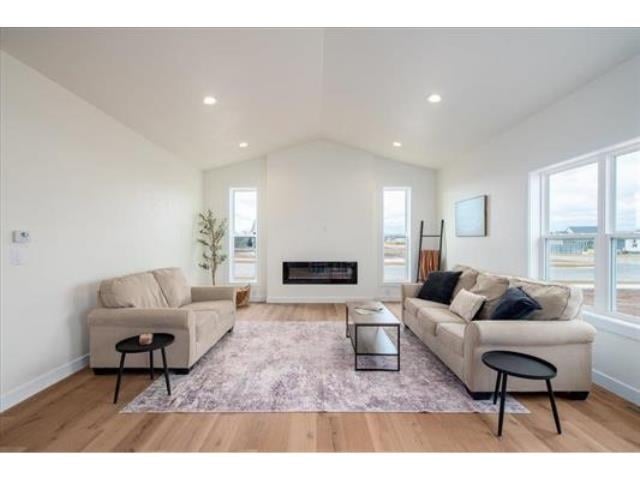 W6886 Mcallister Dr, Greenville, WI 54942