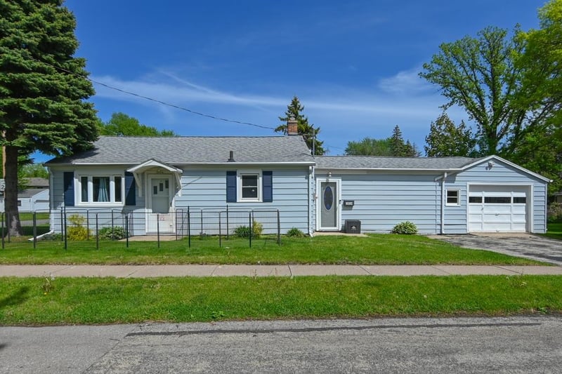 2034 Minerva St, Oshkosh, WI 54901-1715