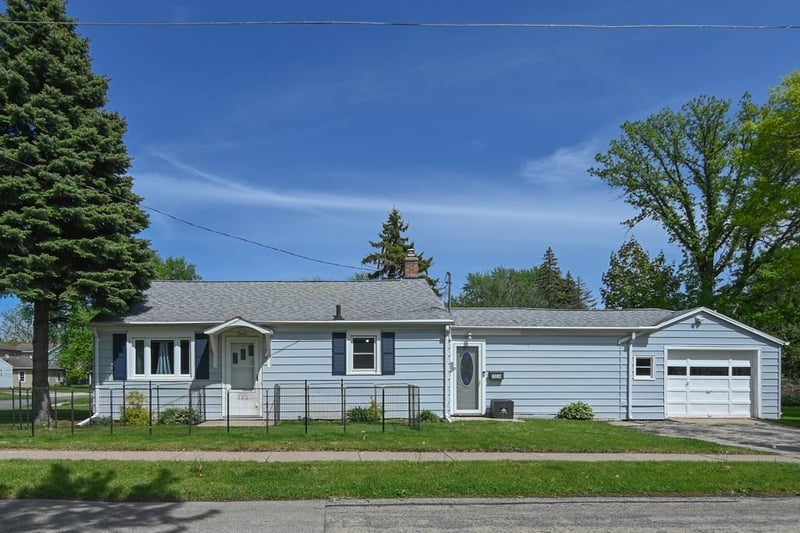 2034 Minerva St, Oshkosh, WI 54901-1715