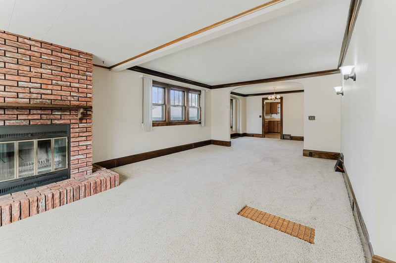 938 12th Ave, Oshkosh, WI 54902
