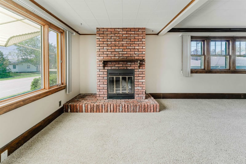 938 12th Ave, Oshkosh, WI 54902