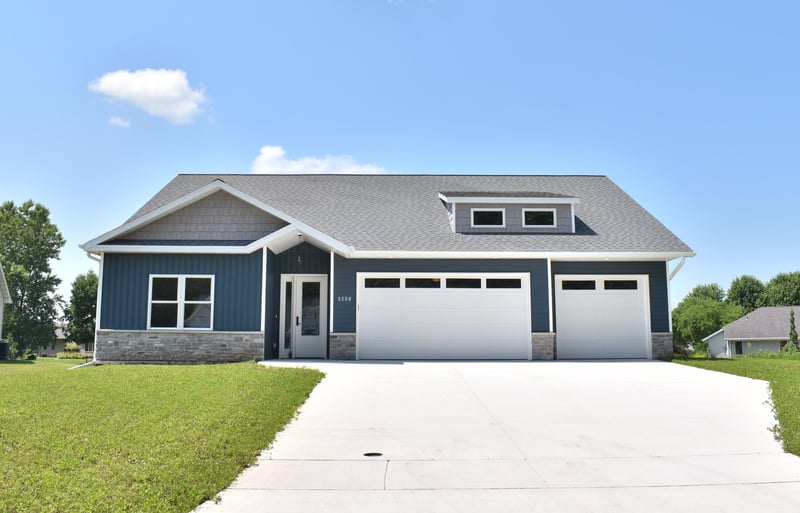 3208 Eclipse Dr, Green Bay, WI 54311