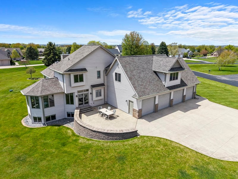 W7415 Ridgetop Dr, Neenah, WI 54956