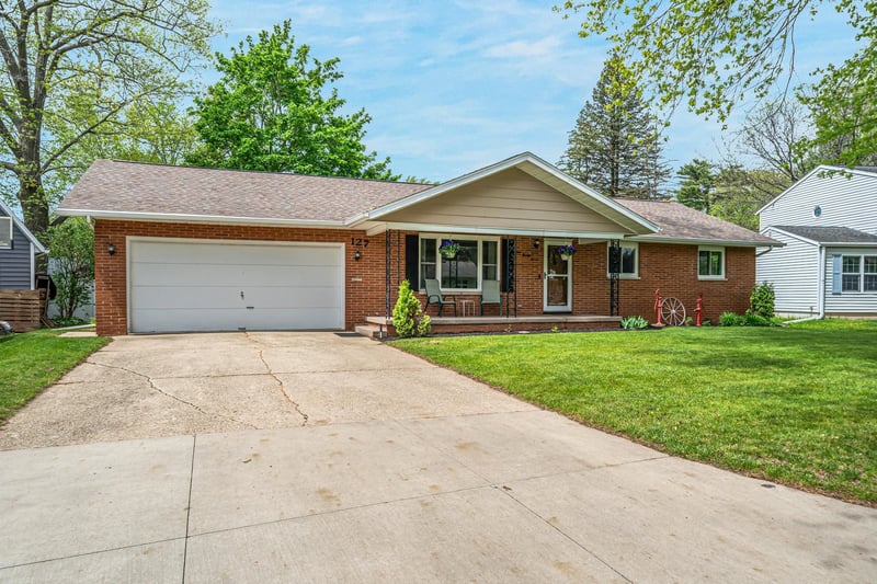 127 Humphrey Cir, Shawano, WI 54166