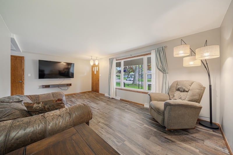 127 Humphrey Cir, Shawano, WI 54166